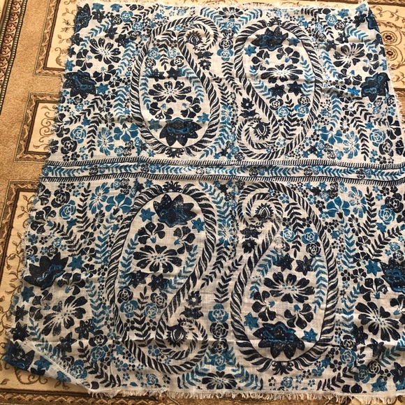 Scarf - Picture 1 of 2